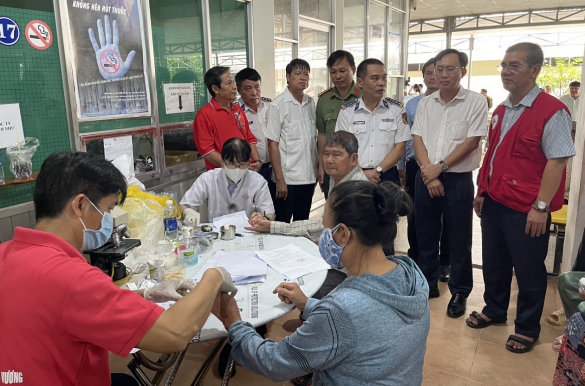 Bộ Tư lệnh Vùng Cảnh sát biển 3 đồng hành cùng ngư dân Bình Đại, tỉnh Bến Tre