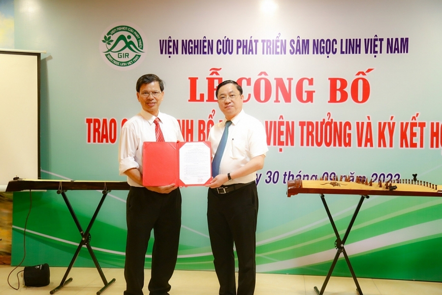 PGS.TS Nguyễn Văn Rư nhận quyết định bổ nhiệm