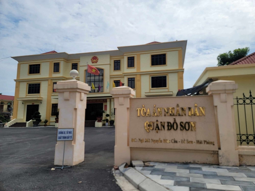 Tạm hoãn phiên toà do bị cáo phải cấp cứu trong khi xét xử