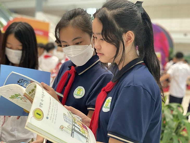 Năm học 2023 - 2024  thực hiện chương trình giáo dục phổ thông 2018 ở các lớp 4, 8, 11 ( Ảnh: VĨNH HÀ)