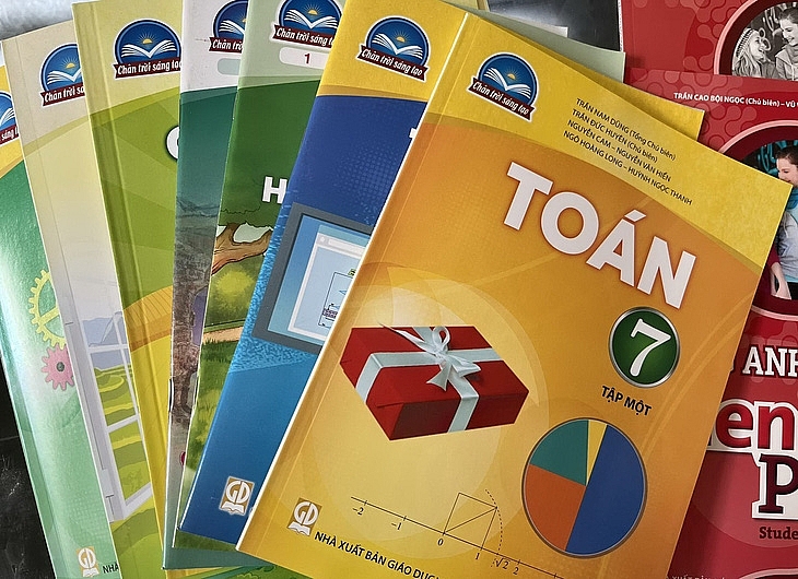                Sách giáo khoa thuộc bộ Chân trời sáng tạo  ( Ảnh: MINH ANH  )