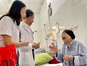 Bệnh viện Đa khoa Đống Đa: tích cực đóng góp vào công tác chăm sóc, nâng cao sức khỏe NCT