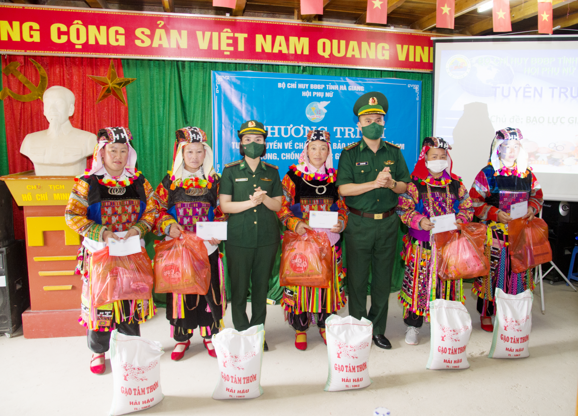 Phát huy hiệu quả vai trò của người có uy tín, người cao tuổi trên địa bàn biên giới