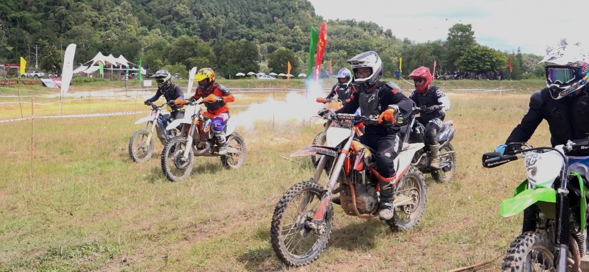 An Giang: Kịch tính, hấp dẫn màn biểu diễn mô tô địa hình mừng Sene Dolta