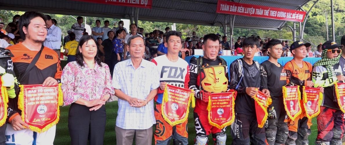 An Giang: Kịch tính, hấp dẫn màn biểu diễn mô tô địa hình mừng Sene Dolta