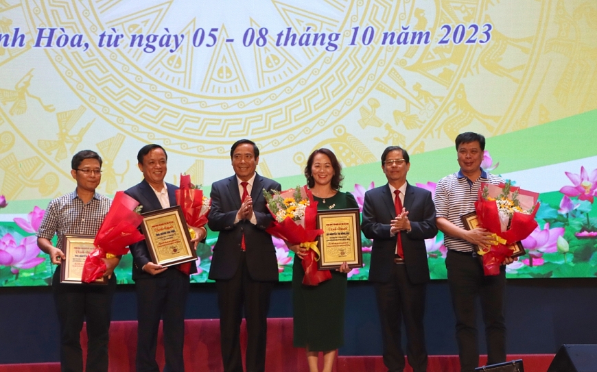 Nhiều tiết mục đặc sắc, thấm đẫm bản sắc văn hóa vùng miền với giá trị tinh thần cao