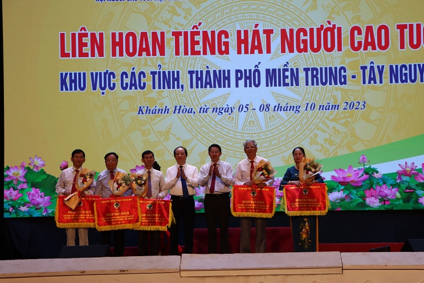 Nhiều tiết mục đặc sắc, thấm đẫm bản sắc văn hóa vùng miền với giá trị tinh thần cao