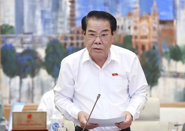 Trưởng ban Dân nguyện của Ủy ban Thường vụ Quốc hội Dương Thanh Bình trình bày các báo cáo (tóm tắt). (Ảnh: Doãn Tấn/TTXVN)