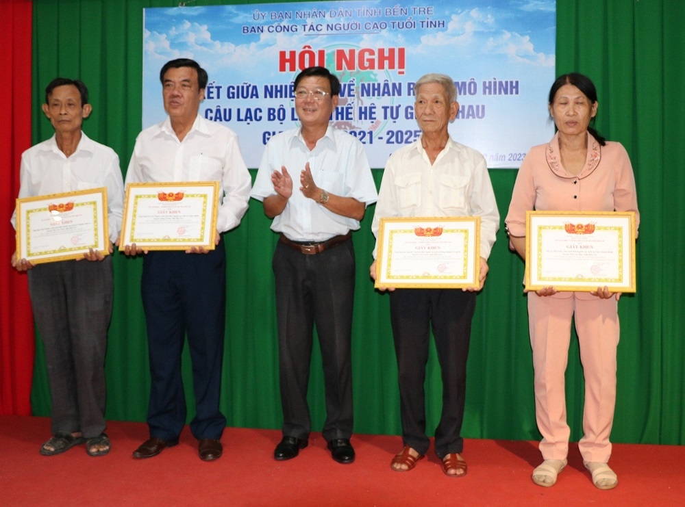 Bến Tre: Sơ kết giữa kỳ về nhân rộng mô hình Câu lạc bộ liên thế hệ tự giúp nhau giai đoạn 2021 - 2025