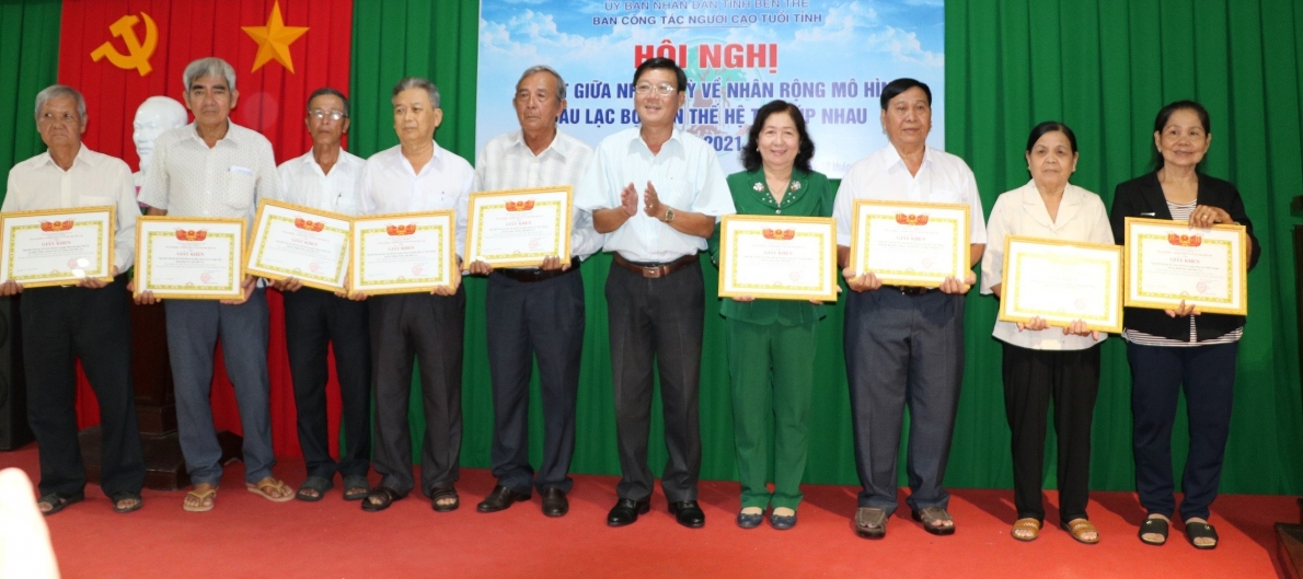 Bến Tre: Sơ kết giữa kỳ về nhân rộng mô hình Câu lạc bộ liên thế hệ tự giúp nhau giai đoạn 2021 - 2025