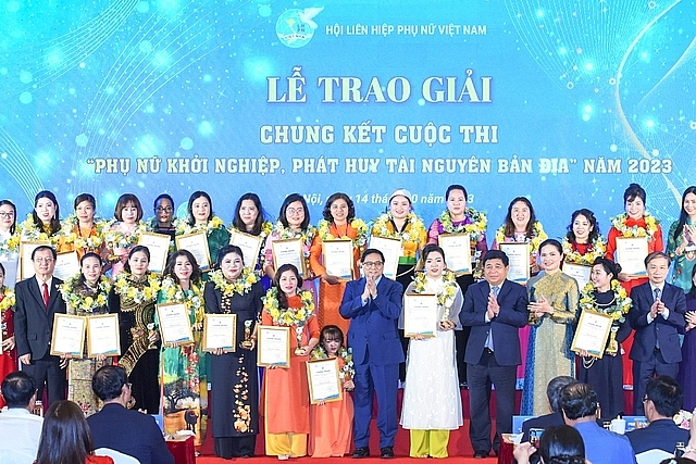 Thủ tướng Phạm Minh Chính cùng các đại biểu chụp ảnh lưu niệm tại Lễ trao giải - Ảnh: VGP/Nhật Bắc