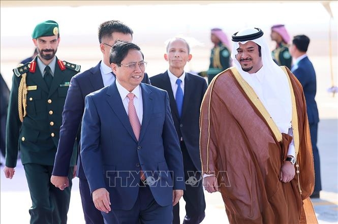 Lễ đón Thủ tướng Phạm Minh Chính đến thành phố Riyadh, Saudi Arabia. Ảnh: Dương Giang/TTXVN