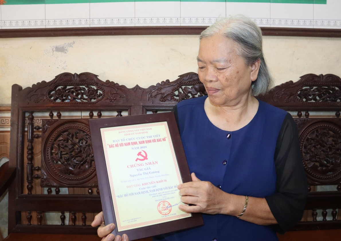 Nữ Đảng viên cao tuổi nêu gương sáng làm việc thiện