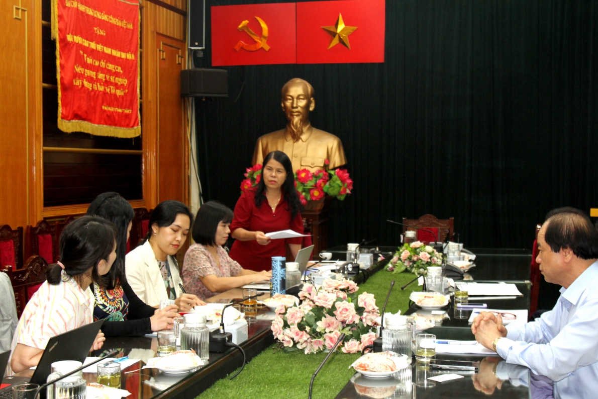 Đại biểu Văn phòng Trung ương Hội trao đổi