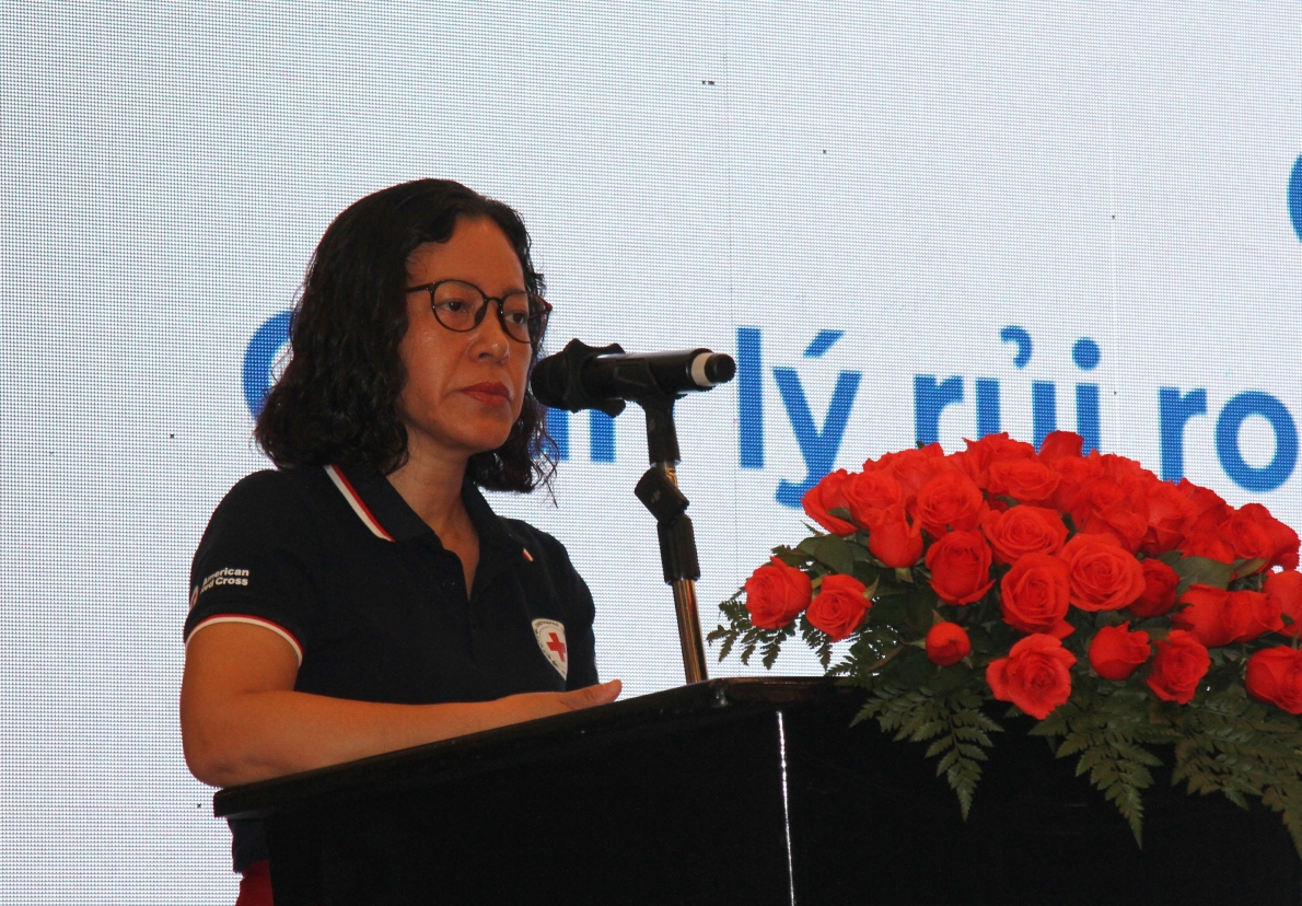 Đại diện Tổ chức Chữ Thập đỏ Mỹ phát biểu