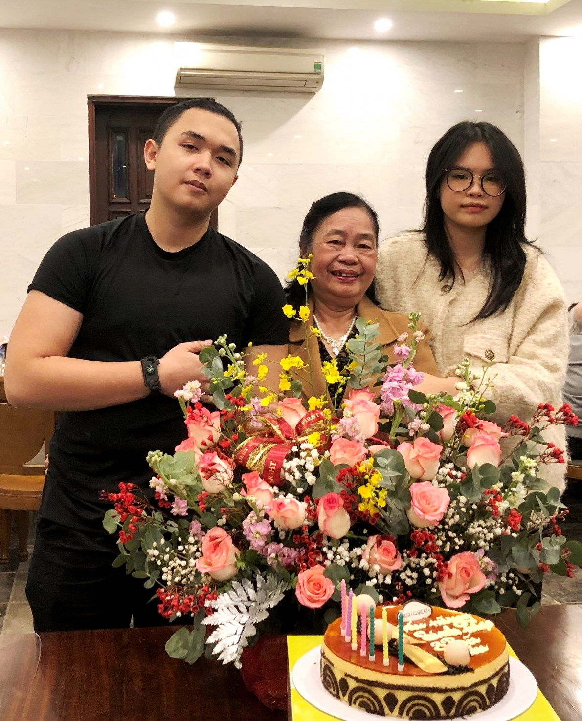 Ba bà cháu sinh cùng ngày được chúc mừng sinh nhật