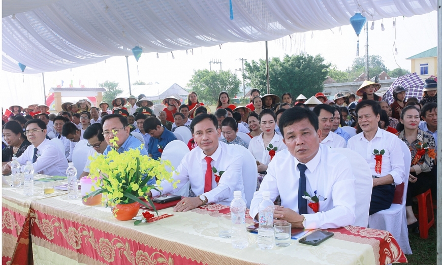 Các đại biểu về tham dự lễ công bố