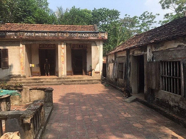 Gia đình ông Lê Văn Chính, 75 tuổi, có 4 người con đã có gia đình cũng đang phải sống trong cảnh nhà xuống cấp, tạm bợ