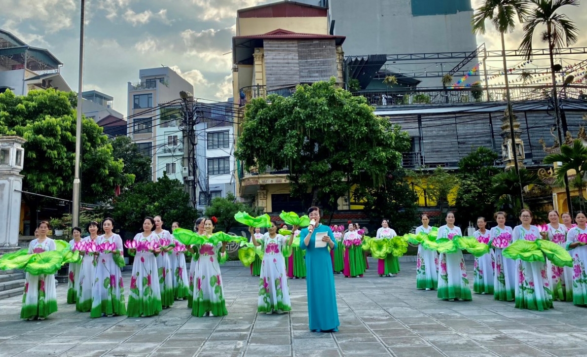 Tiết mục văn nghệ của NCT phường Yên Hòa, quận Cầu Giấy, TP Hà Nội