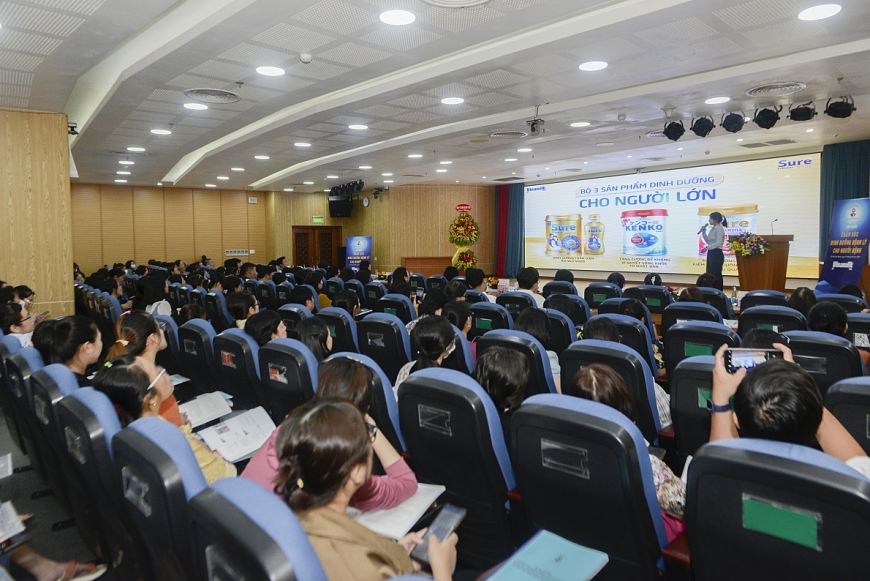 Khoảng 300 hội viên câu lạc bộ, nhân viên y tế tại các bệnh viện lớn phía Nam đã tham gia tập huấn “Chăm sóc dinh dưỡng bệnh lý cho người bệnh”