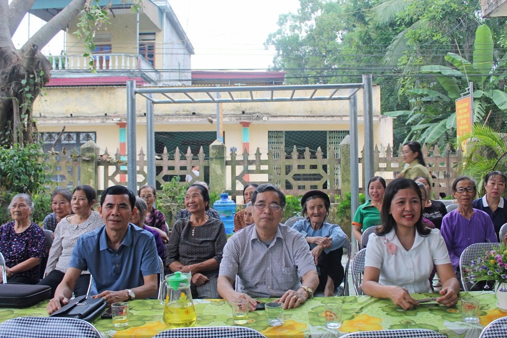 Đoàn đại biểu NCT Myanmar tham quan mô hình Câu lạc bộ lên thế hệ tự giúp nhau ở Thanh Hóa