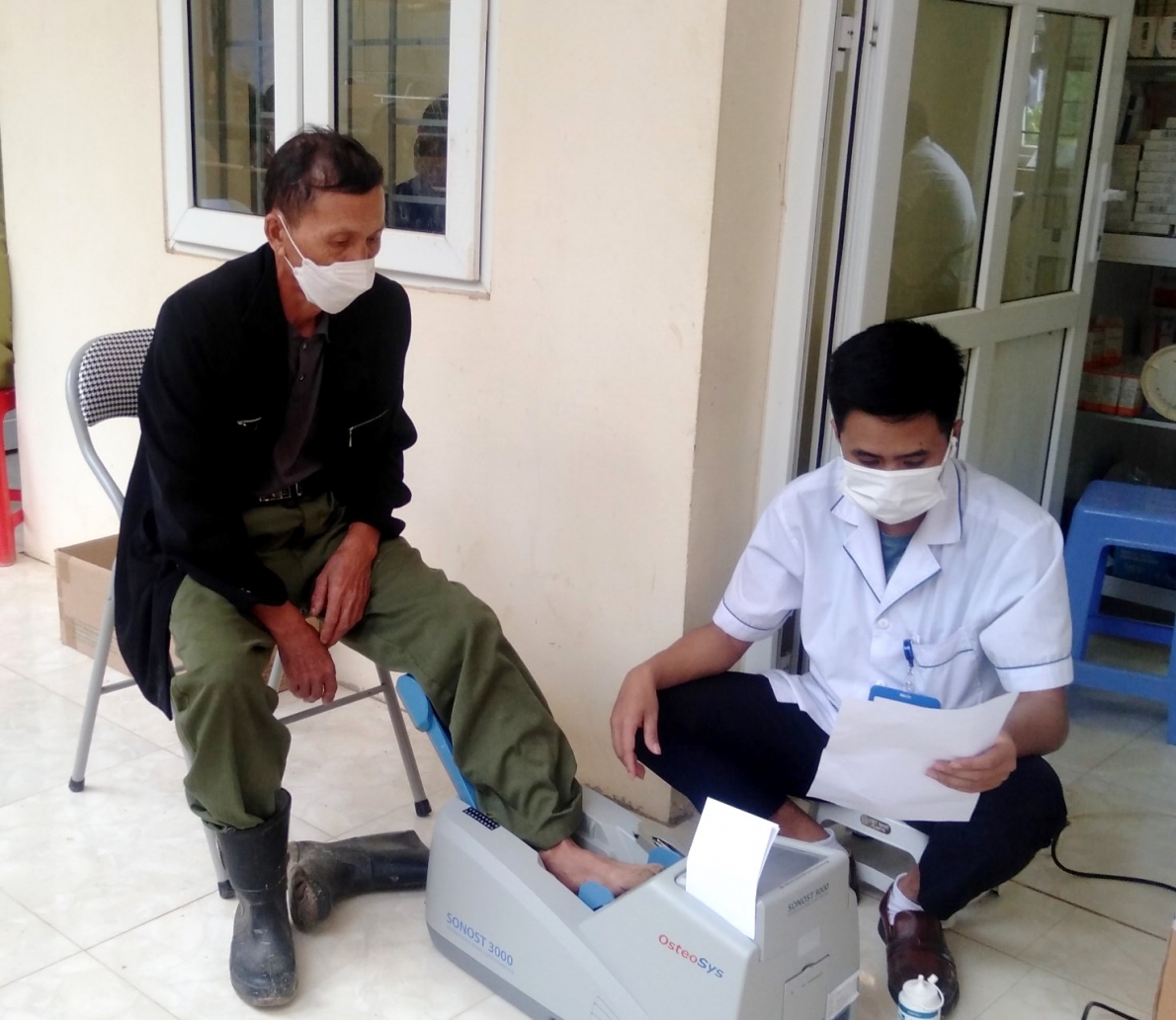 Khám sức khỏe cho NCT huyện Tràng Định nhân Tháng hành động vì NCT Việt Nam năm 2023