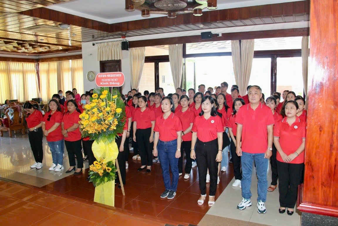 TP. Hồ Chí Minh: Hành trình về nguồn dâng hương, hoa tại trường Dục Thanh
