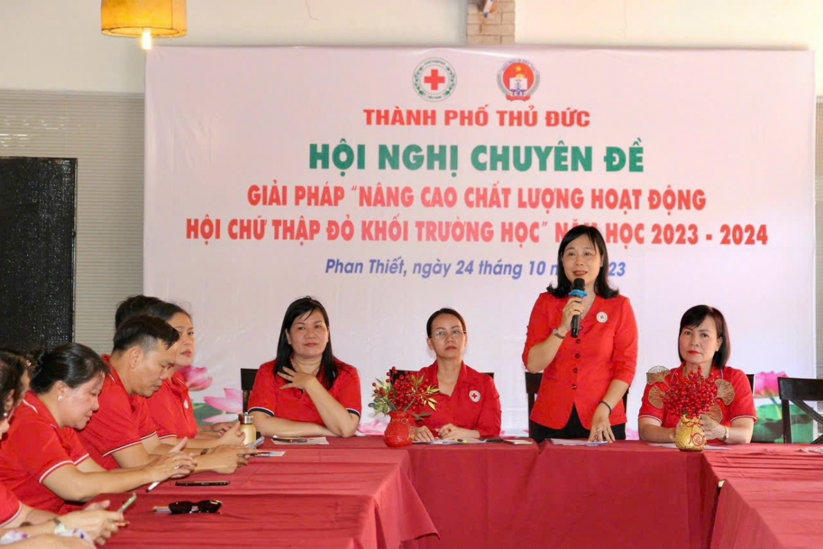 TP. Hồ Chí Minh: Hành trình về nguồn dâng hương, hoa tại trường Dục Thanh