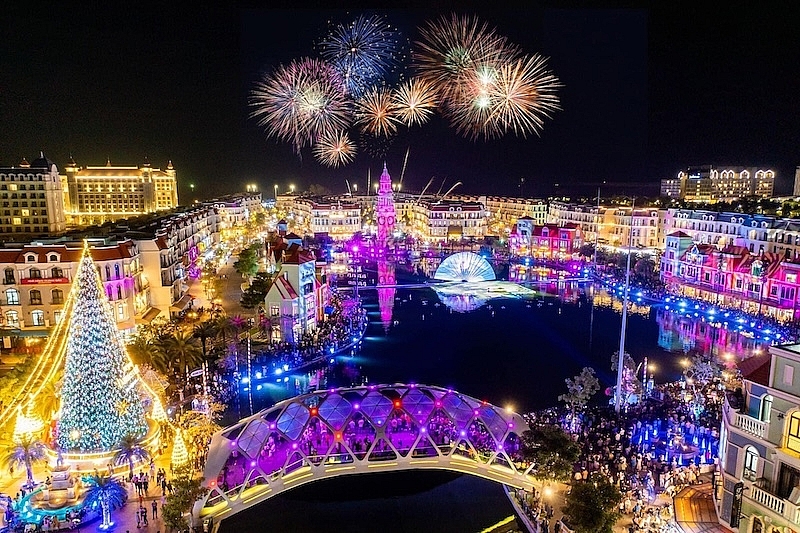 “8Wonder” đưa Maroon 5 đến Phú Quốc United Center