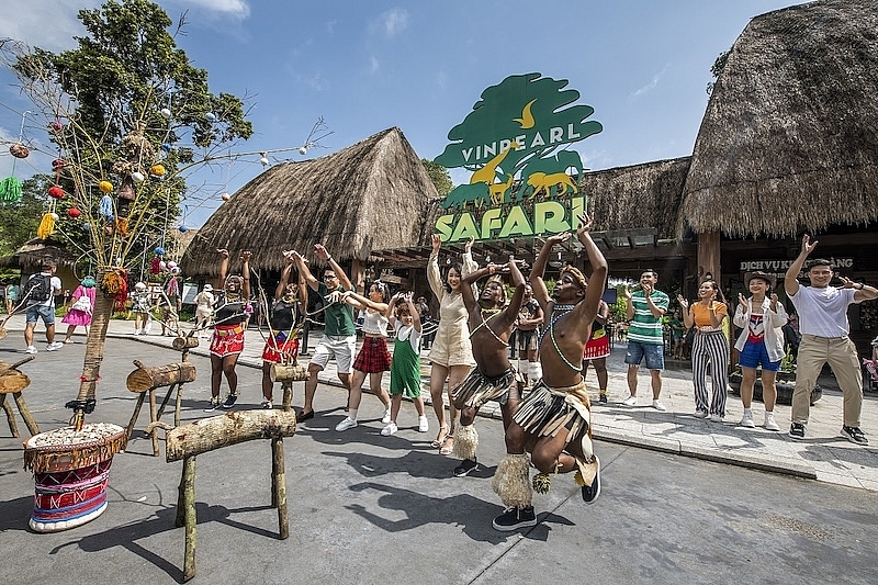 “8Wonder” đưa Maroon 5 đến Phú Quốc United Center