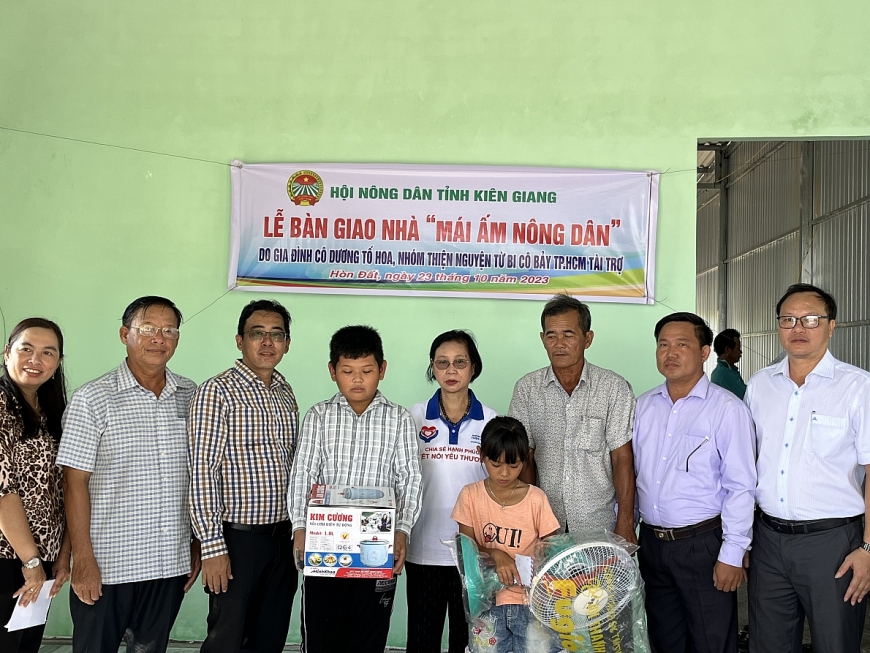 Trao “Mái ấm nông dân” cho NCT có hoàn cảnh khó khăn