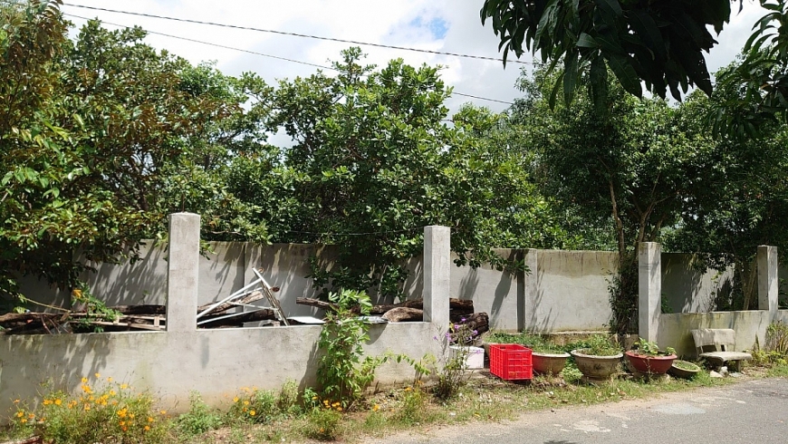 Nhiều dấu hiệu “khuất tất” từ một bức tường rào!