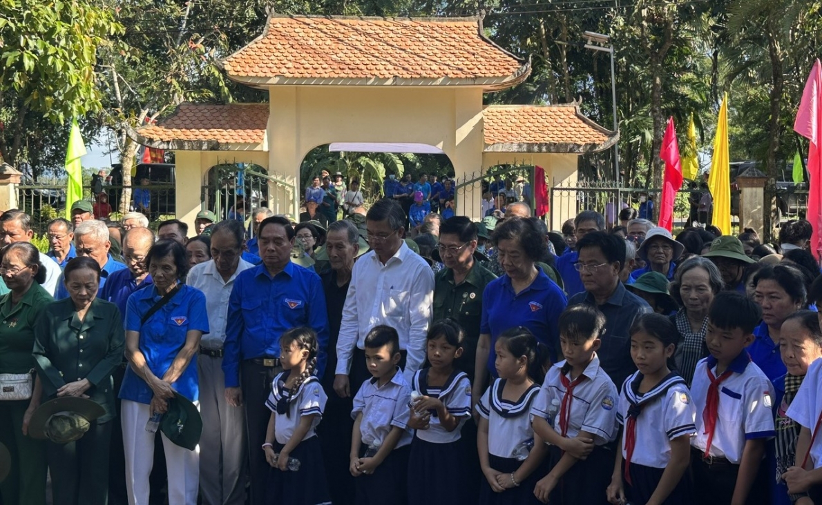 Kiên Giang: Dâng hương tại Bia tưởng niệm TNXP đường 1C và Bia tưởng niệm Moso