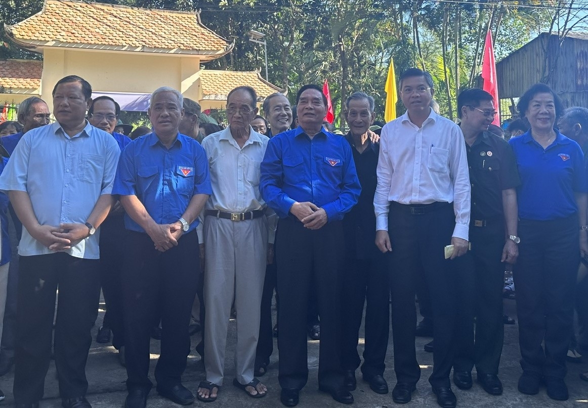 Kiên Giang: Dâng hương tại Bia tưởng niệm TNXP đường 1C và Bia tưởng niệm Moso