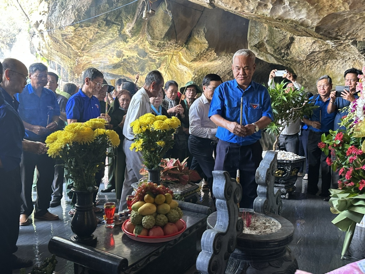 Kiên Giang: Dâng hương tại Bia tưởng niệm TNXP đường 1C và Bia tưởng niệm Moso