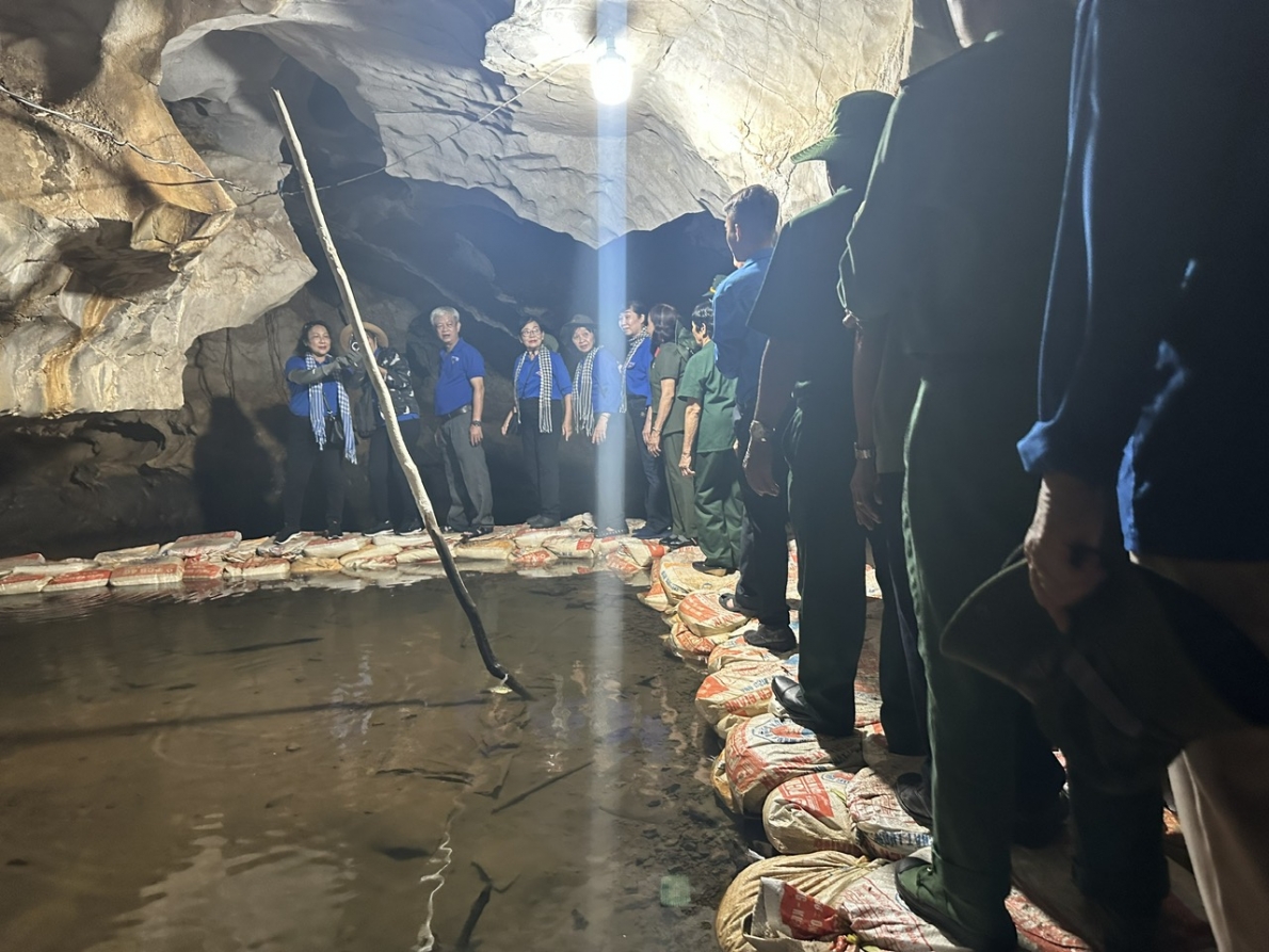 Kiên Giang: Dâng hương tại Bia tưởng niệm TNXP đường 1C và Bia tưởng niệm Moso