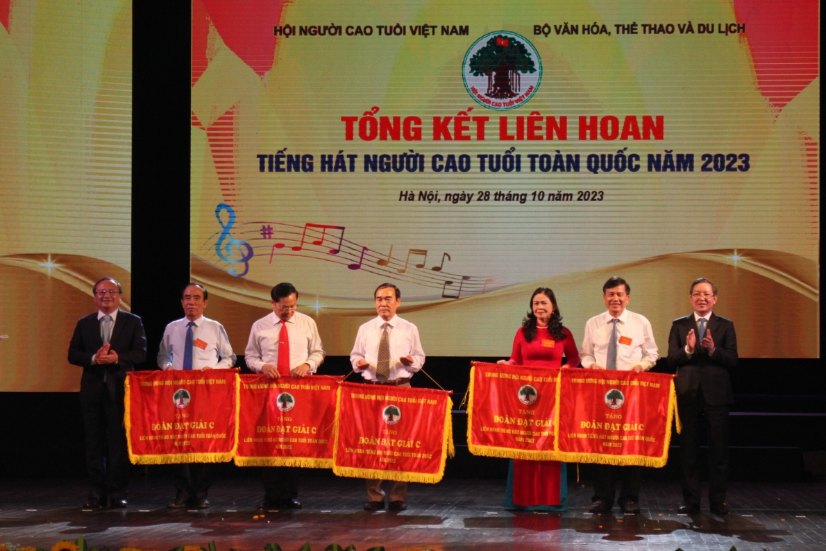 Trao giải C toàn đoàn cho các đơn vị