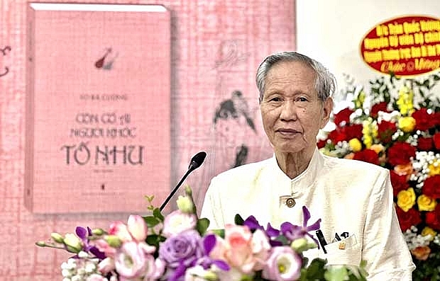 Nhà văn Võ Bá Cường gửi lời cảm ơn tại buổi giới thiệu sách