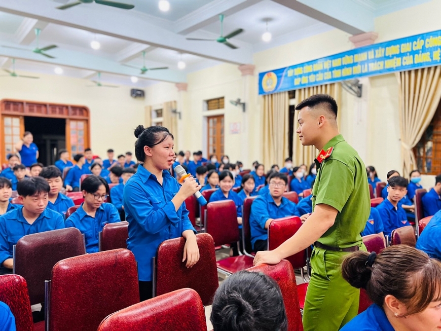 Công an Thanh Chương truyên truyền Luật phòng chống ma túy tới các Đoàn viên thanh niên trong các trường học trên địa bàn.