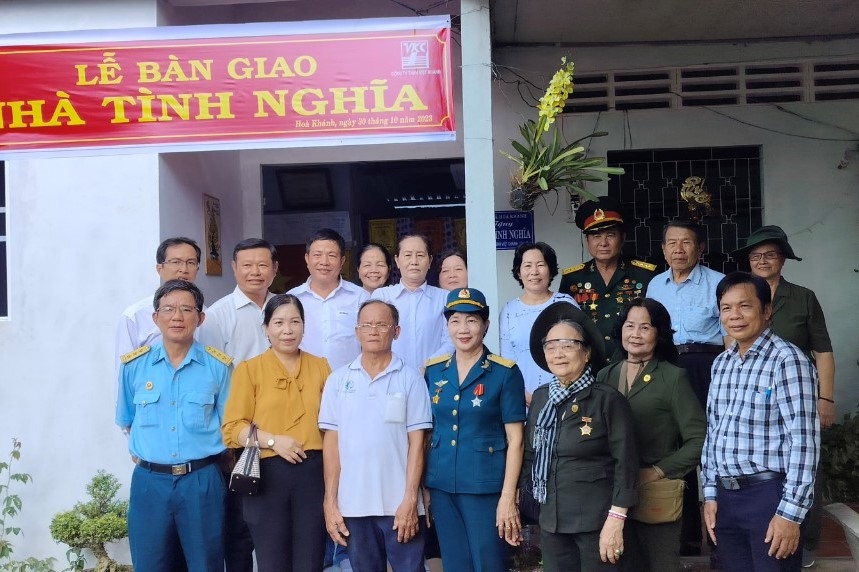 Tiền Giang: Trao tặng 4 sổ tiết kiệm cho Mẹ Việt Nam Anh hùng