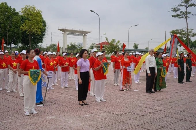 NCT rèn luyện sức khỏe, là nòng cốt trong phong trào thể dục thể thao của địa phương