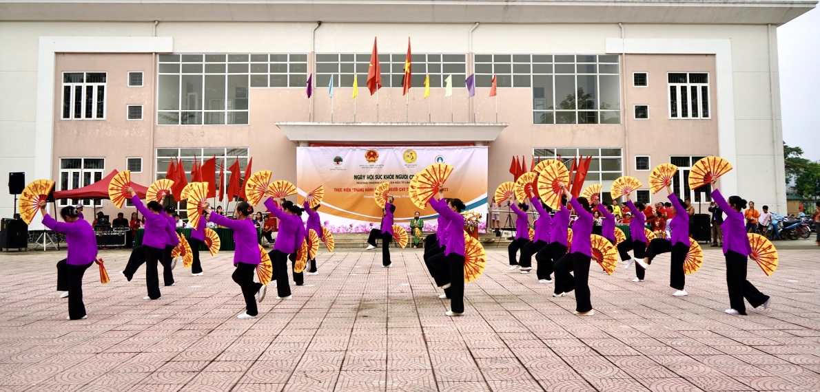 NCT rèn luyện sức khỏe, là nòng cốt trong phong trào thể dục thể thao của địa phương