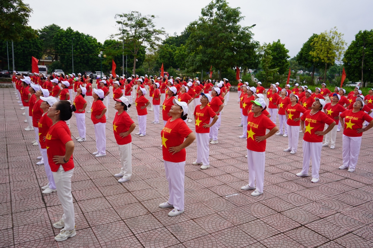 NCT rèn luyện sức khỏe, là nòng cốt trong phong trào thể dục thể thao của địa phương