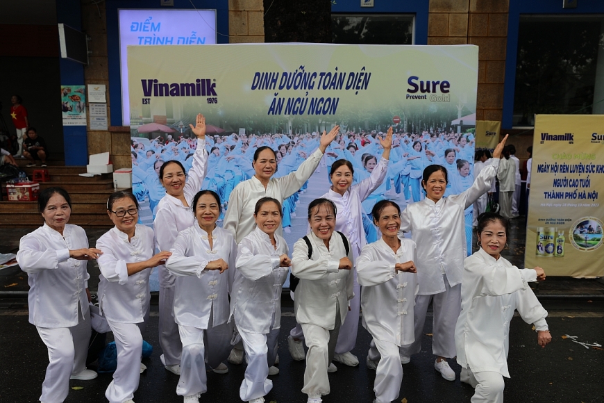 Hà Nội: Màn đồng diễn ấn tượng của hơn 2000 người cao tuổi