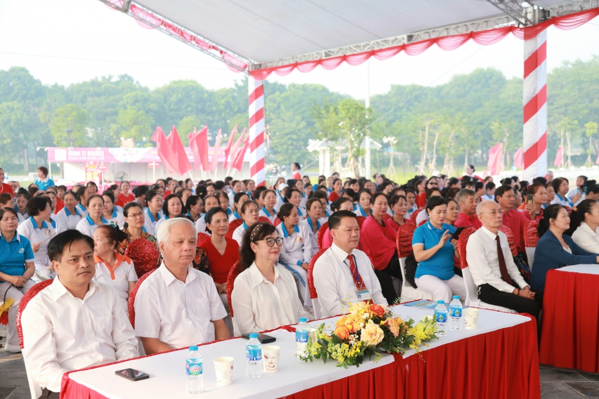 Sôi nổi tranh tài các môn thể dục dưỡng sinh người cao tuổi