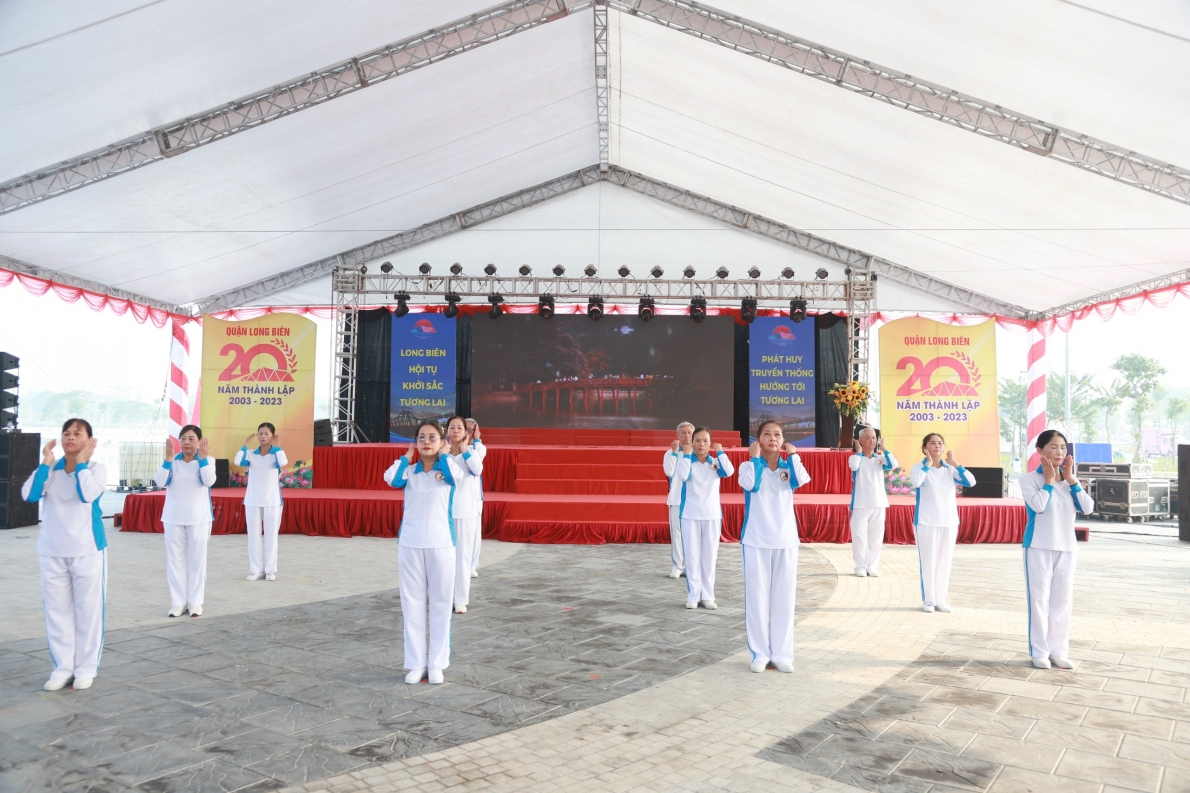 Sôi nổi các môn thi đấu thể dục dưỡng sinh người cao tuổi
