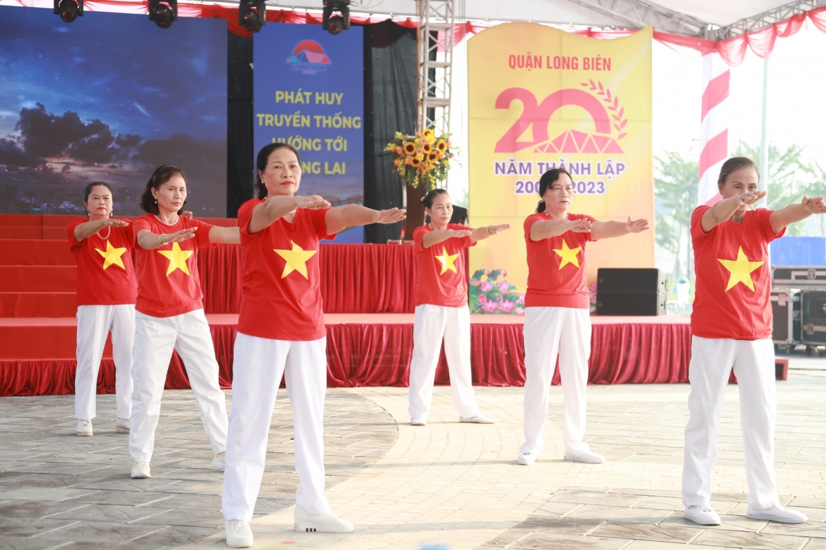 Sôi nổi các môn thi đấu thể dục dưỡng sinh người cao tuổi