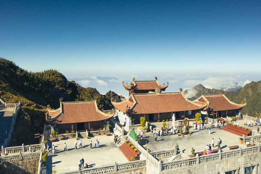 Fansipan được “thắp sáng” trong lễ vía Quán Thế Âm Bồ Tát xuất gia