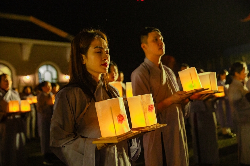 Fansipan được “thắp sáng” trong lễ vía Quán Thế Âm Bồ Tát xuất gia