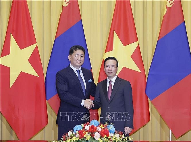 Chủ tịch nước Võ Văn Thưởng với Tổng thống Mông Cổ Ukhnaagiin Khurelsukh tại cuộc hội đàm. Ảnh: Thống Nhất/TTXVN